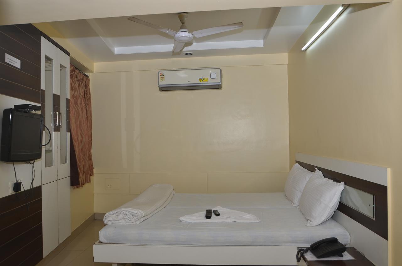 Da Casa Business Hotel Pune Bagian luar foto