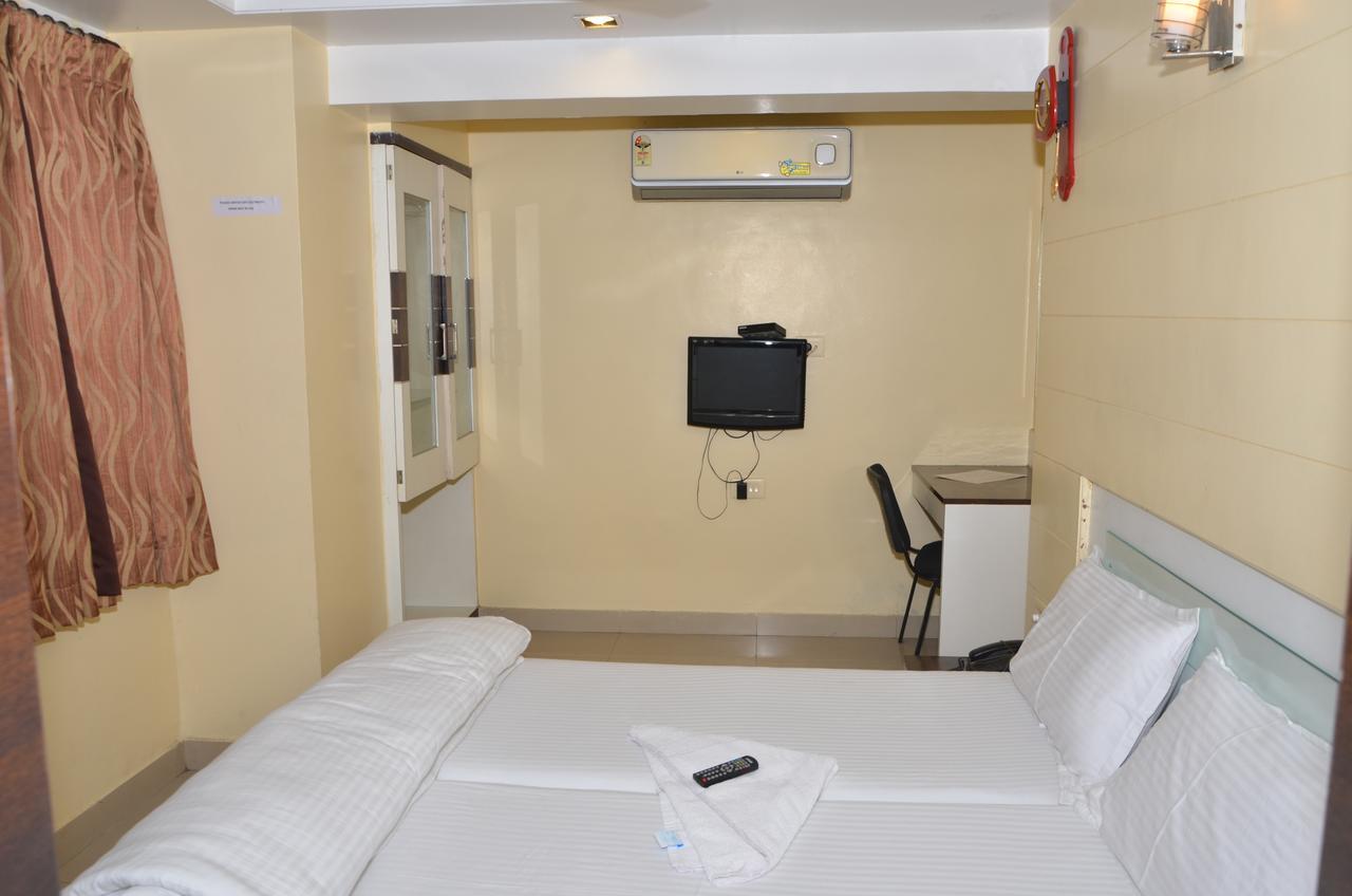 Da Casa Business Hotel Pune Bagian luar foto