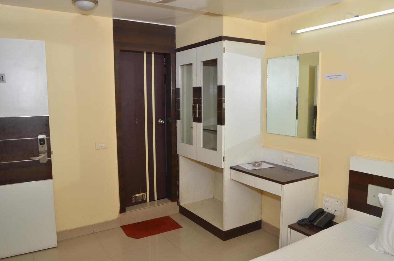 Da Casa Business Hotel Pune Bagian luar foto